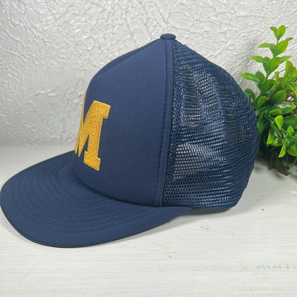 University of Michigan VTG Style Distressed logo Michigan Trucker Style Hat - Picture 2 of 10
